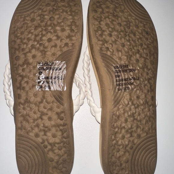 Cliffs by White Mountain white braided flip flop sandal like new 8 boho nautical - Picture 4 of 9